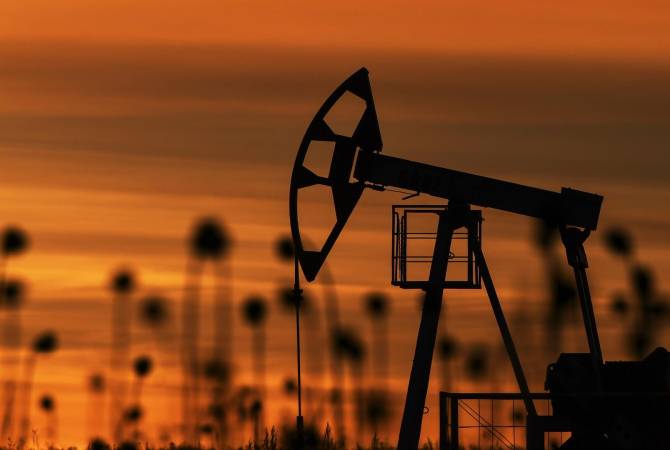 Сенаторы США предлагают запретить экспорт американской нефти в страны-
противники