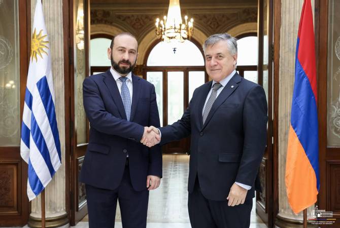 وزير خارجية أرمينيا آرارات ميرزويان يلتقي بمونتيفيديو وزير خارجية الأوروغواي عمر باغانيني ويعرض 
عليه آخر التطورات