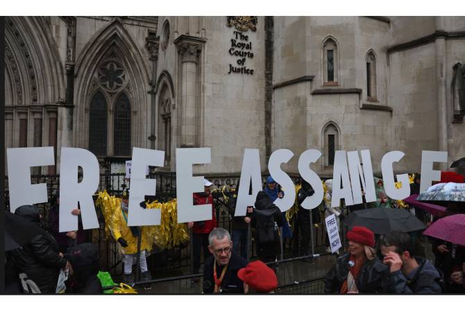 Британский суд решил отложить экстрадицию Джулиана Ассанжа в США