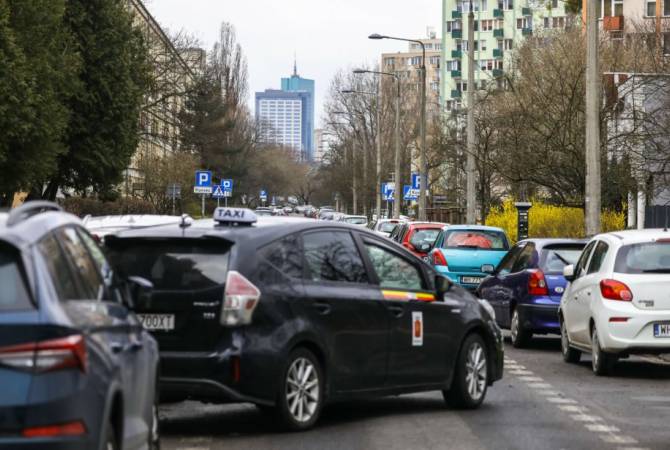 Протестующие таксисты пытаются заблокировать центр Варшавы