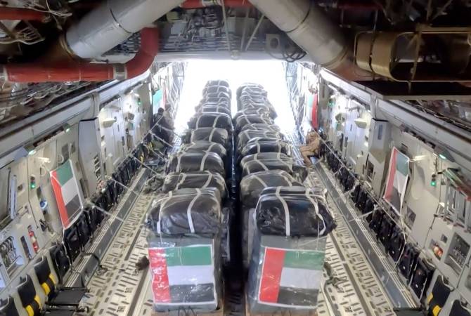 ВВС ОАЭ и Египта доставили по воздуху в сектор Газа крупнейшую партию 
гуманитарной помощи