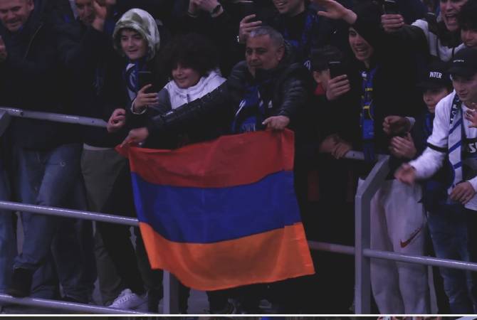 Henrikh Mkhitaryan regaló su camiseta a un fanático armenio después del partido contra 
Empoli
