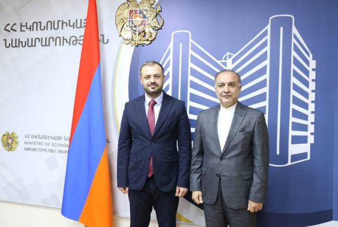 Министр экономики обсудил с послом Ирана вопрос открытия в Армении торгового 
центра иранских товаров