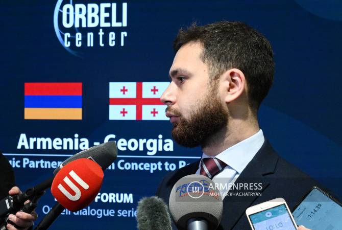 معاون وزیر امور خارجه ارمنستان: " ارمنستان منتظر پاسخ آذربایجان به پیشنهادات خود در خصوص 
پیمان صلح است. "