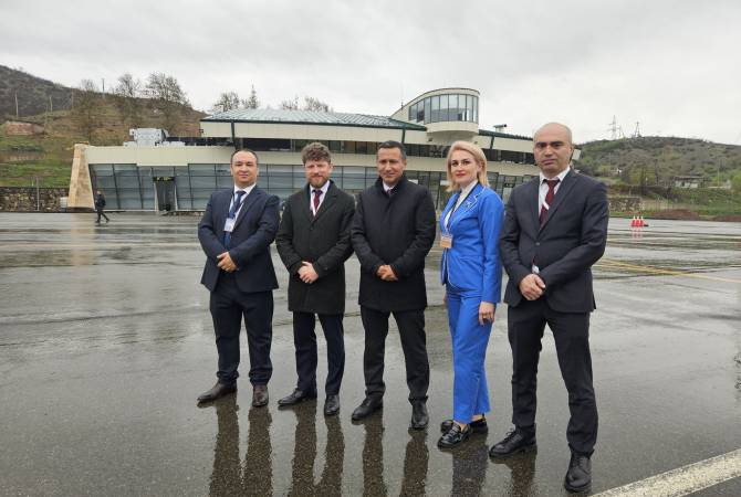 Ֆրանսիայի դեսպանը Սյունիքի մարզպետի հետ քննարկել է անվտանգային 
իրավիճակն ու այցելել Կապանի օդանավակայան