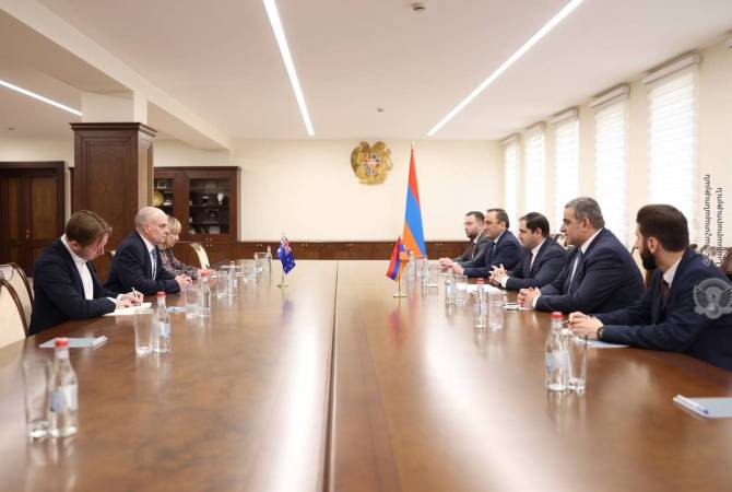 Министр обороны Армении принял посла Австралии