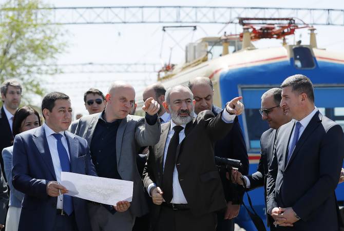 Prime Minister observes the railway infrastructures leading to the Academic City