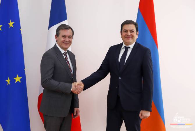 مشاروات في يريفان لتعميق التعاون بين وزارتي الخارجية الأرمنية والفرنسية حول القضايا الإقليمية 
والدولية 