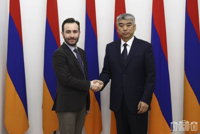 亚美尼亚和中国之间的友好关系有着几个世纪的历史——海克·孔约里安接待了中共中央对
外联络部副部长陈洲