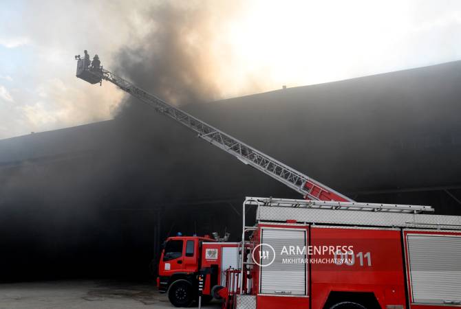Incendio en el mercado de Malatia en Ereván
