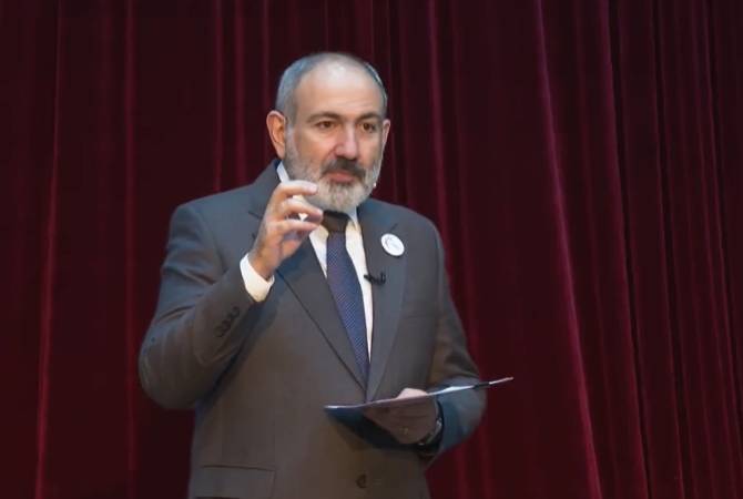 Ermenistan Başbakanı Nikol Paşinyan konuşuyor