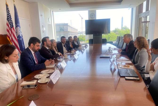 أعضاء مجموعة الصداقة الأرمنية-الأمريكية للبرلمان الأرمني يلتقون بواشنطن بوفد المعاهد الأمريكية 
الدولية الجمهورية للسلام