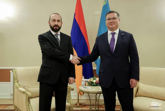 Ararat Mirzoyan se reunió con el ministro de Asuntos Exteriores de Kazajistán en Almaty
