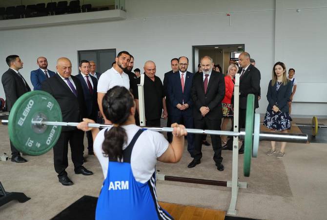 Jrarat'ta halterci Simon Martirosyan'ın adını taşıyan halter spor okulu açıldı