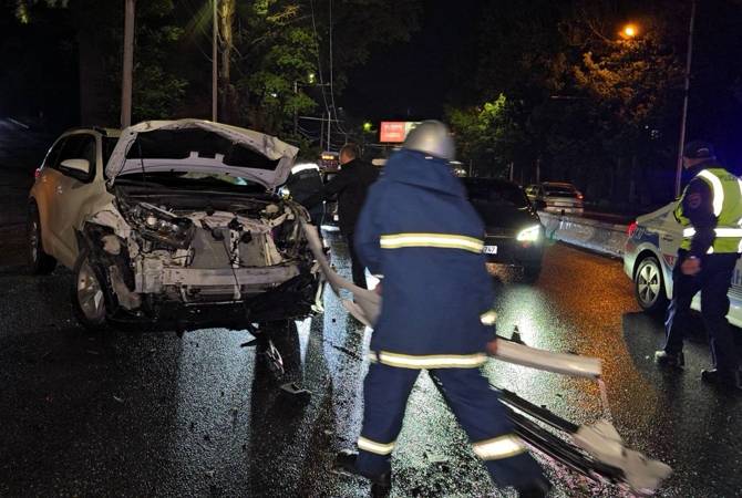 На ереванском проспекте Мясникяна столкнулись четыре автомобиля