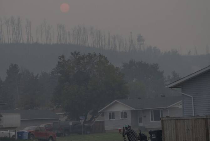  На юго-западе Канады бушуют лесные пожары  