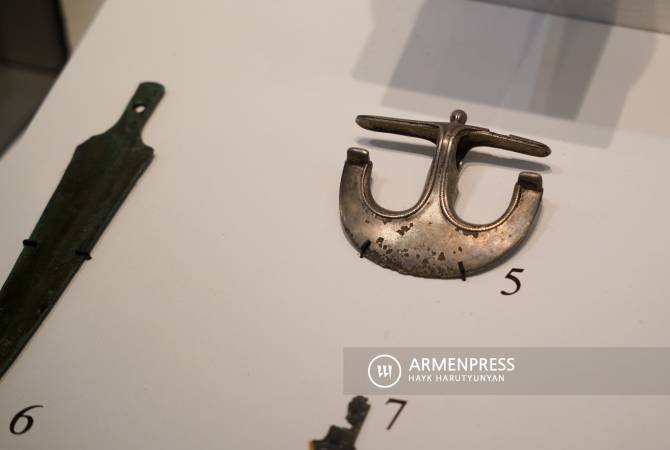  Сокровища истории: лезвие старинного серебряного топора XXIII-XXII веков до н. э.: 
символ власти на Армянском нагорье 