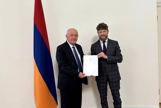 أرمينيا وفرنسا تعملان على توسيع التعاون في مجال الطيران المدني