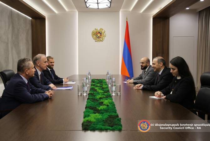 Ermenistan Güvenlik Konseyi Sekreteri ile Bogdan Klich bölgesel ve bölge dışı gelişmeleri 
görüştü
