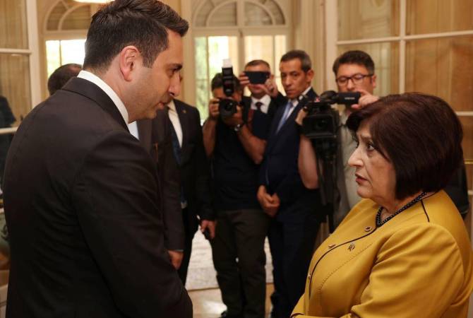 Les présidents des Parlements d'Arménie et d'Azerbaïdjan ont un bref entretien

