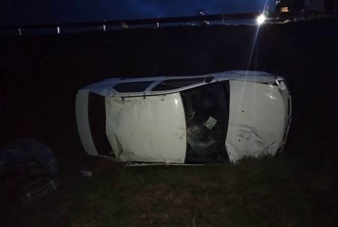 Трое пассажиров перевернувшегося автомобиля на трассе Сисиан-Горайк 
госпитализированы