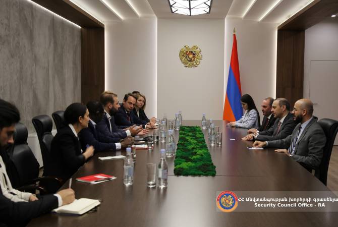 أمين مجلس الأمن الأرميني أرمين كريكوريان يستقبل وفد لجنة العلاقات الخارجية في البوندستاغ 
الألماني
