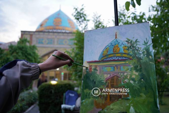  В Голубой мечети Еревана состоится панихида по президенту Ирана 