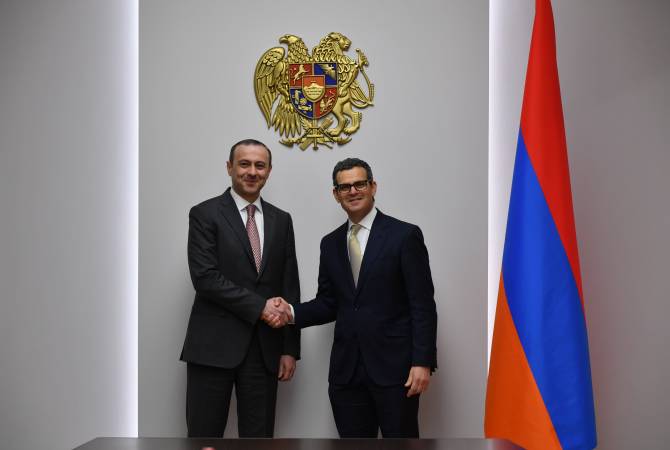 أمين مجلس الأمن الأرميني يستقبل الوفد برئاسة نائب رئيس وكالة المخابرات المركزية الأمريكية 
ديفيد كوهين