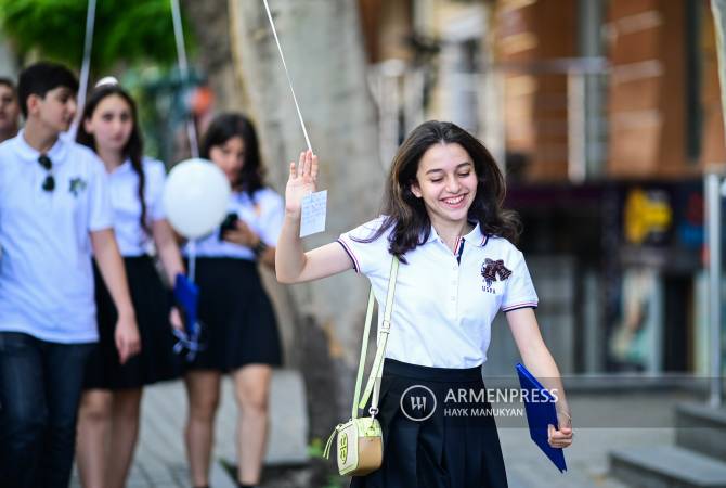 今年，亚美尼亚共有59,954名学生从中学和高中毕业