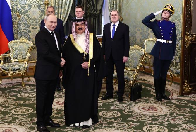 Путин и король Бахрейна провели переговоры в Кремле в узком формате