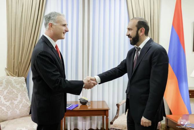  Глава МИД Армении и старший советник госсекретаря США обсудили вопросы 
региональной безопасности 