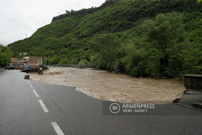 لدينا مشكلة كبيرة في القسم من ألافبردي إلى باكرادتشين- وزير حالات الطوارئ حول عواقب الفيضانات-