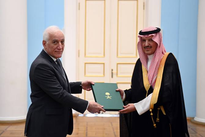 Le premier ambassadeur d'Arabie saoudite présente ses lettres de créance au Président de 
l'Arménie