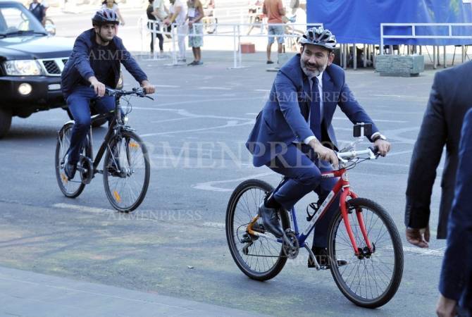 Pashinyan proposes 4 conditions for riding a bicycle with Him