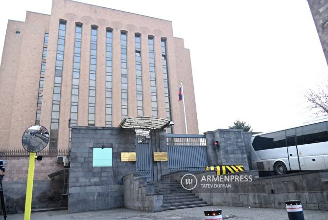 МИД РФ не планирует понижать уровень дипотношений с Арменией: посол скоро 
вернется в Ереван