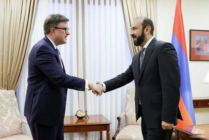 Private conversation held between Ararat Mirzoyan and James O'Brien in Yerevan