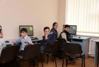Директор Ucom посетил инженерную лабораторию «Армат» в приграничном Воскепаре