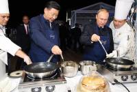 Vladimir Putin and Xi Jinping make pancakes 