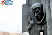 تحتفل أرمينيا بعيد ميلاد ال122 للشاعر العظيم يغيشه تشارينتس-زيارة لتمثاله وصرحه الكبير في يريفان-