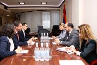 Rencontre entre le ministre Araïk Haroutiounian et l'ambassadeur de France en Arménie