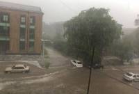 Heavy rainfall paralyzes Gyumri traffic, streets flooded 