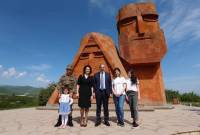 رئيس الوزراء الأرميني نيكول باشينيان يهنّئ آرتساخ بمناسبة عيد الاستقلال