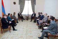 نائب رئيس الوزراء يبحث مع ممثل الاتحاد الأوروبي التعاون بين أرمينيا والاتحاد وفتح الطرق بالمنطقة