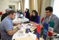 Des hommes d'affaires parviennent à des accords lors du forum Arménie-Iran à Erevan