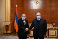رئيس الجمهورية أرمين سركيسيان يجتمع برئيس الوزراء نيكول باشينيان وبحث قضايا متعلقة بالتحديات 
الداخلية-الخارجية لأرمينيا