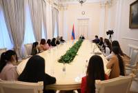Le Président Sarkissian rencontre un groupe de futurs journalists

