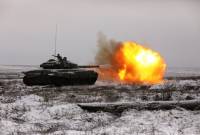طواقم الدبابات العسكرية الروسية تجري مناورات بالذخيرة الحية بمواقع متعددة بما في ذلك القاعدة 
الروسية بأرمينيا