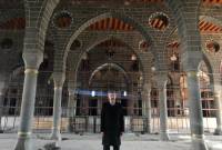 النائب الأرمني في برلمان تركيا كارو بايلان يزور كنيسة القديس كيراكوس الأرمنية بديار بكر للتعرف على 
أعمال الترميم