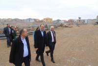 مصانع بروفال لتجهيز الأبواب ونوافذ الألومنيوم ستثتمر 4 مليار درام أرميني-نائب وزير الاقتصاد الأرميني يزور  
الموقع-
