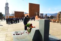 رئيس جمهورية آرتساخ أرايك هاروتيونيان يكرّم ذكرى الضحايا الأبرياء بذكرى مذبحة سومكايت التي ارتكبتها 
أذربيجان في 1988